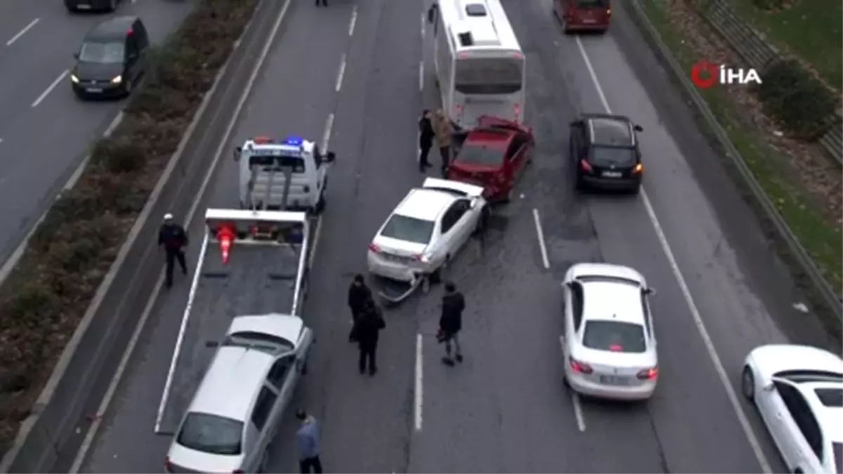 Bağcılar\'da zincirleme kaza, trafikte yoğunluk oluştu