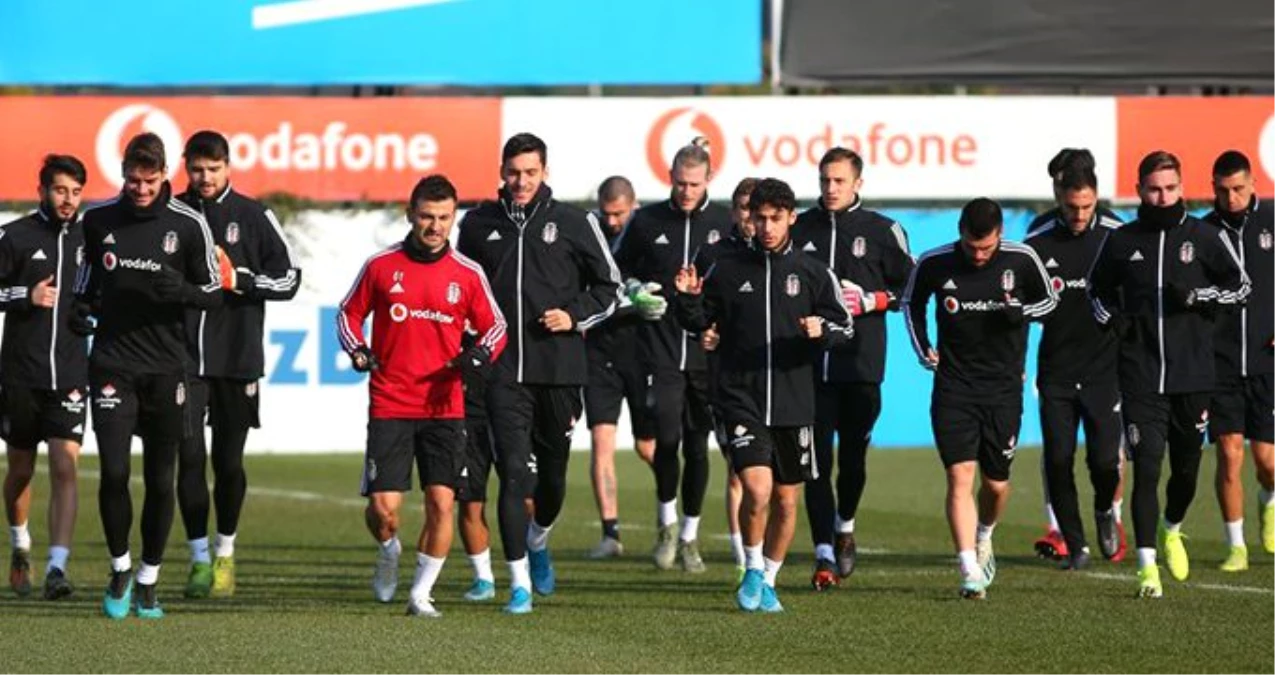 Beşiktaş\'ta Elneny ve Ruiz, kulübe ihtar çekti