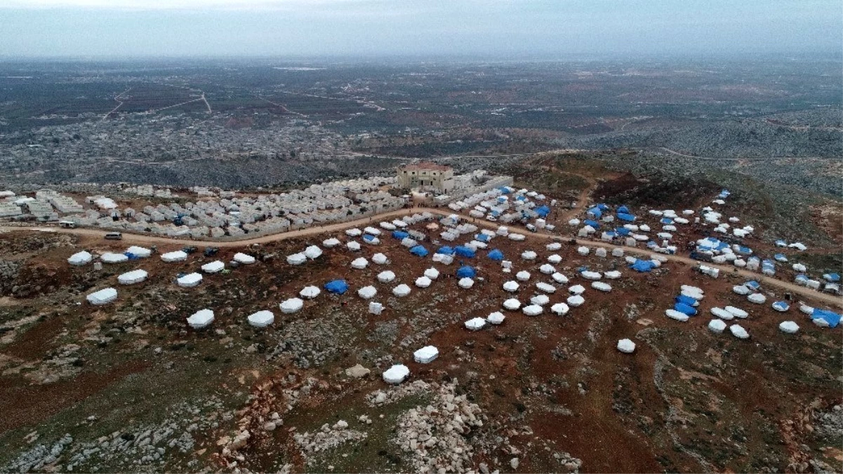 Bombardımandan kurtulmak için dağın tepesine sığındılar