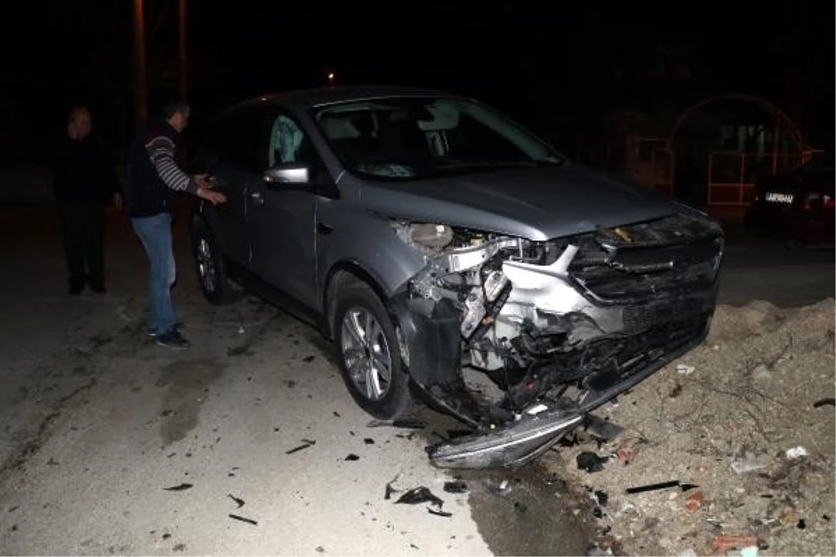 Burdur\'da otomobille cip çarpıştı: 5 yaralı