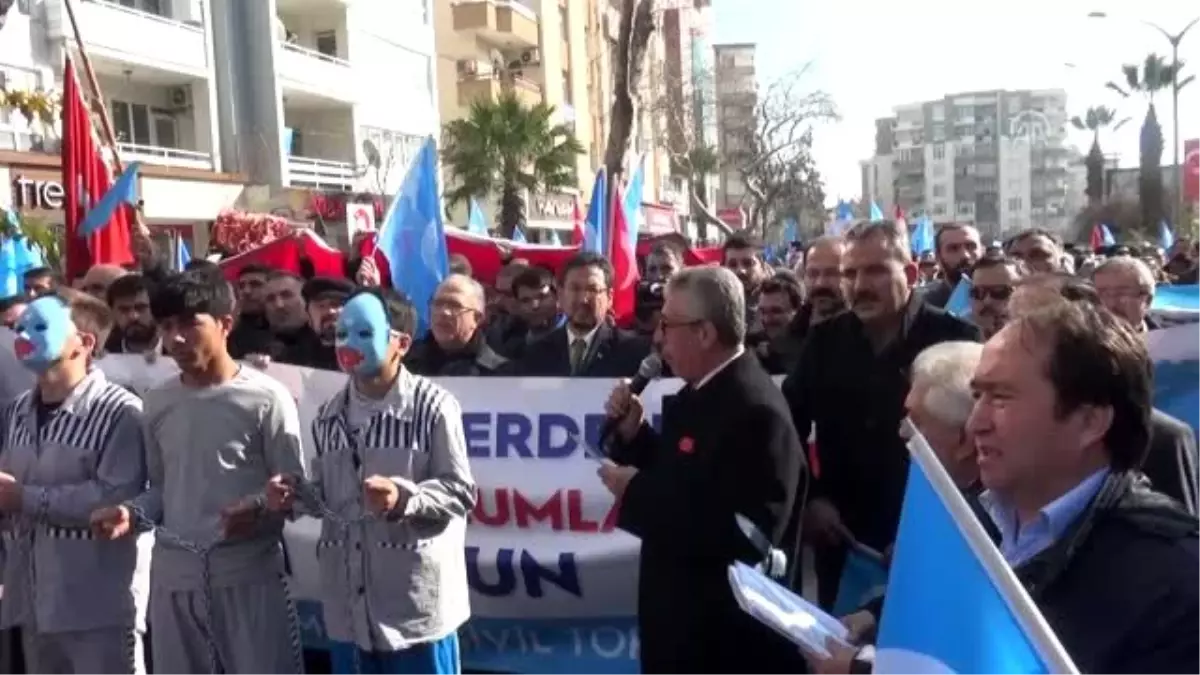 Çin\'in Doğu Türkistan politikaları protesto edildi