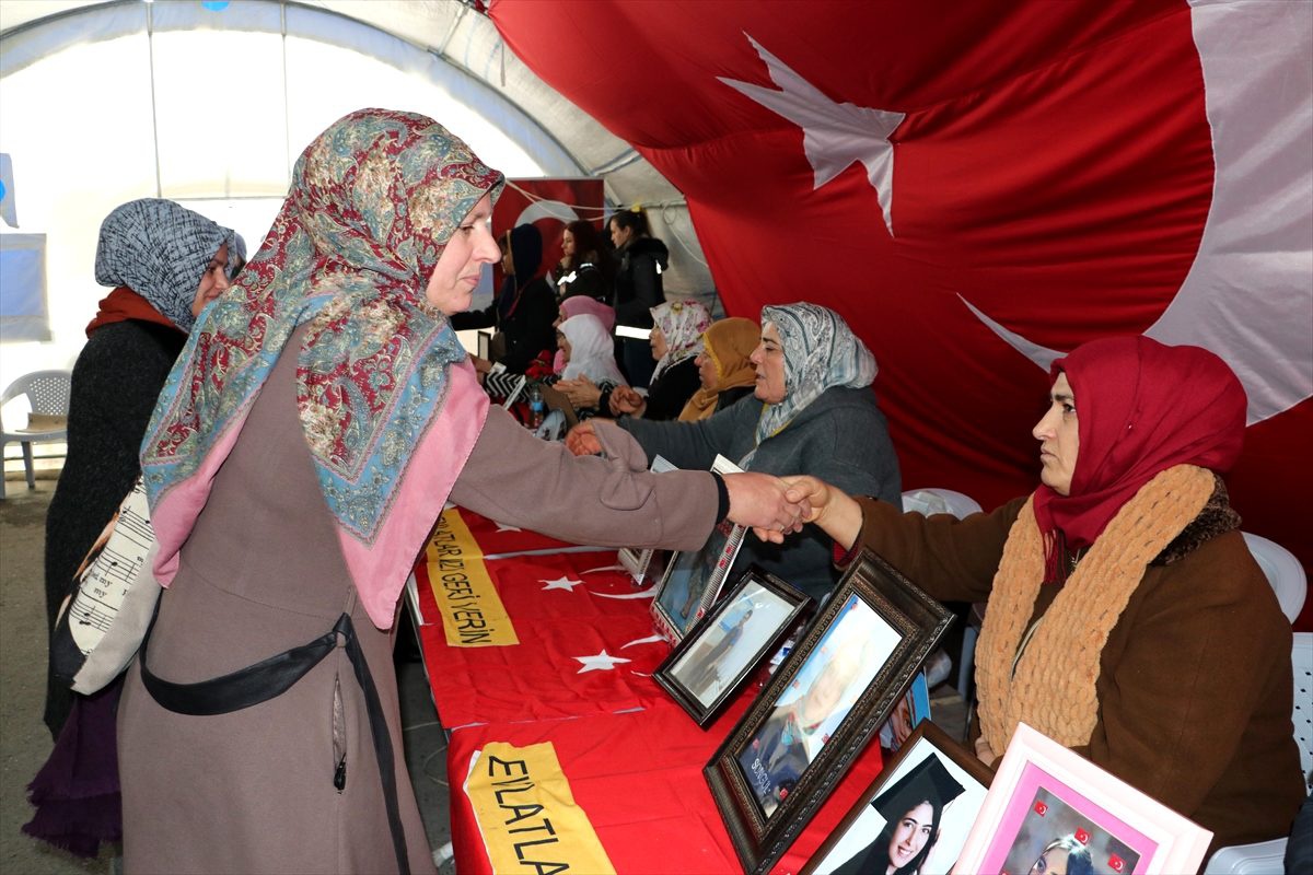 Diyarbakır anneleri, HDP\'lilere tepki gösterdi