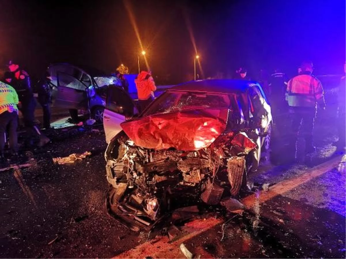 Edirne\'de otomobiller çarpıştı: 3 ölü, 2 yaralı