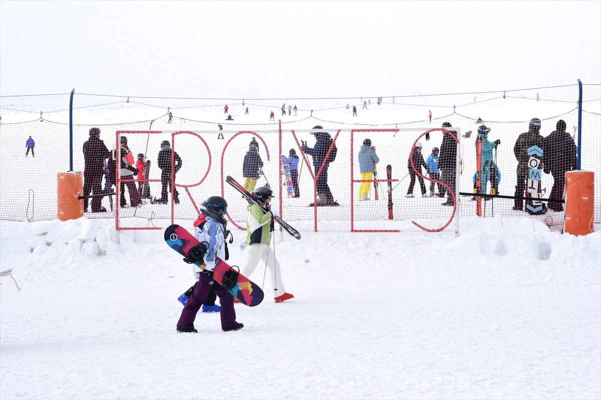 Erciyes\'te "yarıyıl tatili" yoğunluğu
