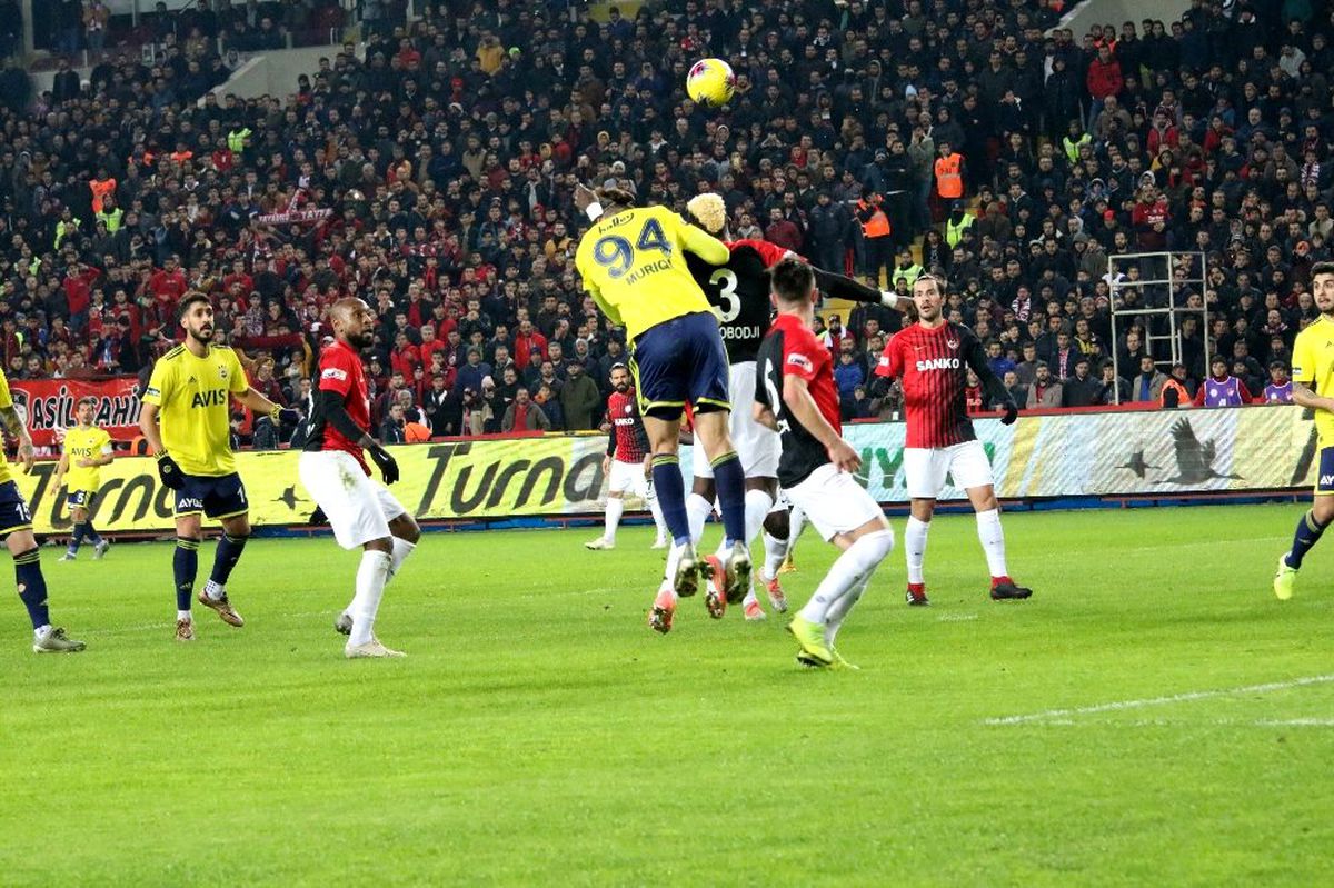 Fenerbahçe galibiyetle başladı