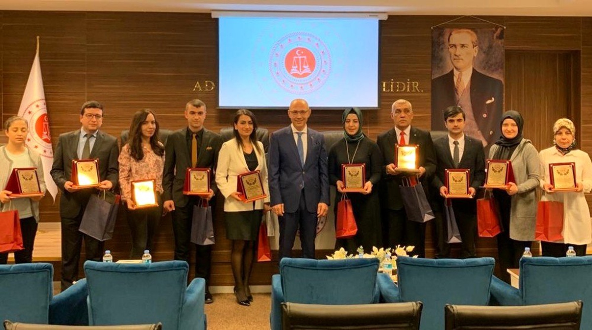 Gaziantep\'te başarılı idari yargı personeline plaket