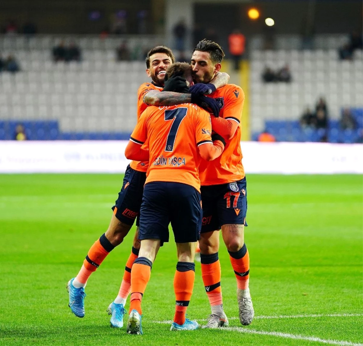 İlk yarıda 4 gol var