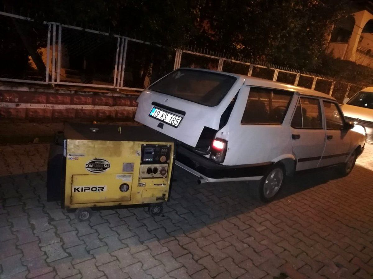 Jeneratörü çalamadan yakalandılar