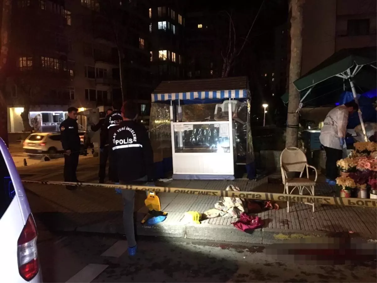 Kadıköy\'de sokak ortasında dehşet: Annesi ve eşini öldürdü
