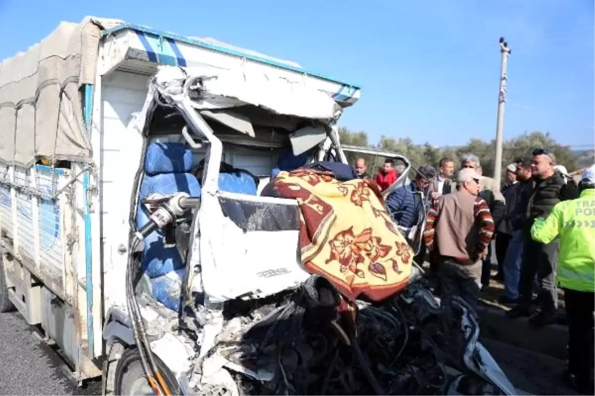 Kamyona çarpan kamyonetin sürücüsü öldü