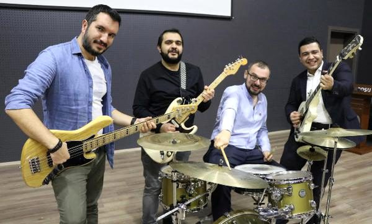 Mağdur çocukları savunan avukatlar müzik grubu kurdu