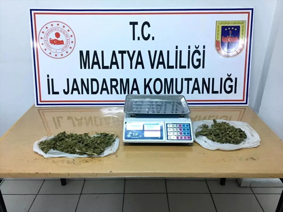 Malatya\'da 500 gram esrar ele geçirdi