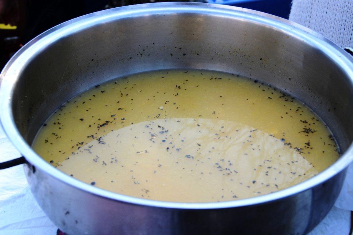 Mandalina dolması, mandalina sütlacı derken şimdi de mandalina tarhanası yaptı