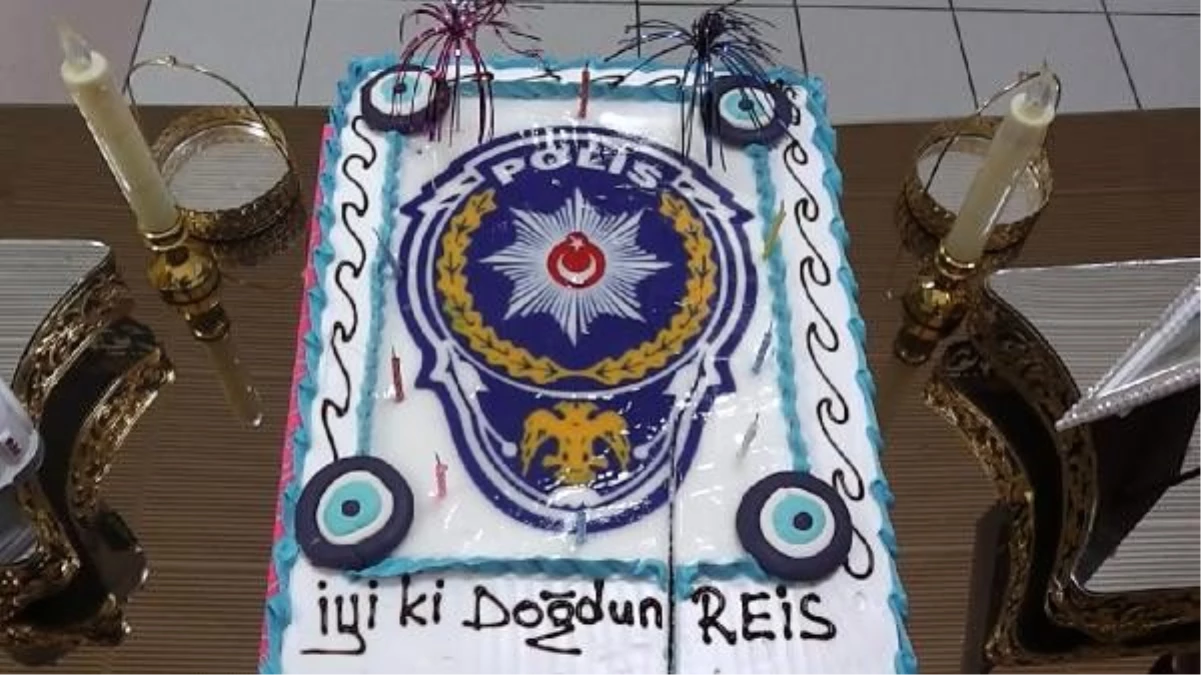Polisler, şehit meslektaşlarının oğluna sürpriz doğum günü yaptı