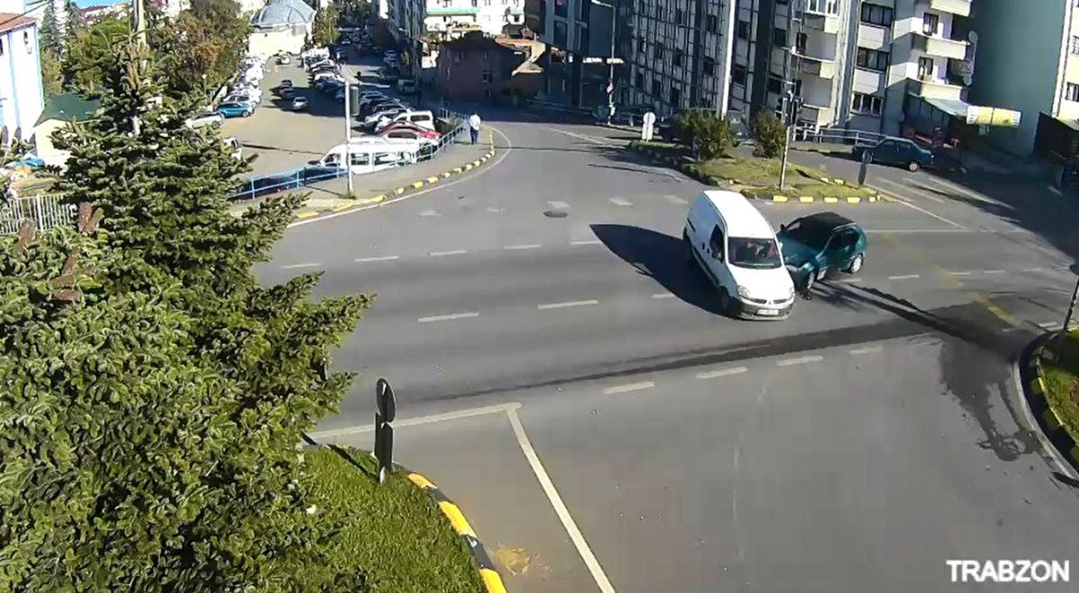 Rize\'deki ve Trabzon\'daki kazalar MOBESE\'ye böyle yansıdı