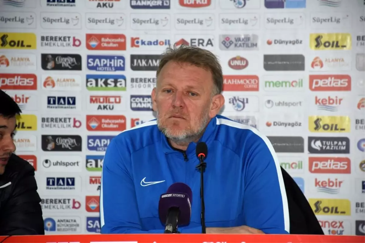 Robert Prosinecki: "5 golün 3\'ünü biz rakibimize hediye ettik"