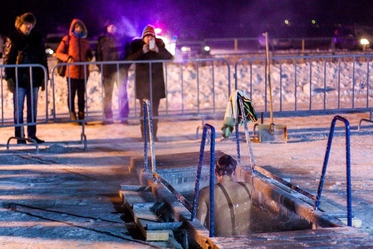 Rusya Sağlık Bakanlığından buzlu suya giren Ruslara öneriler
