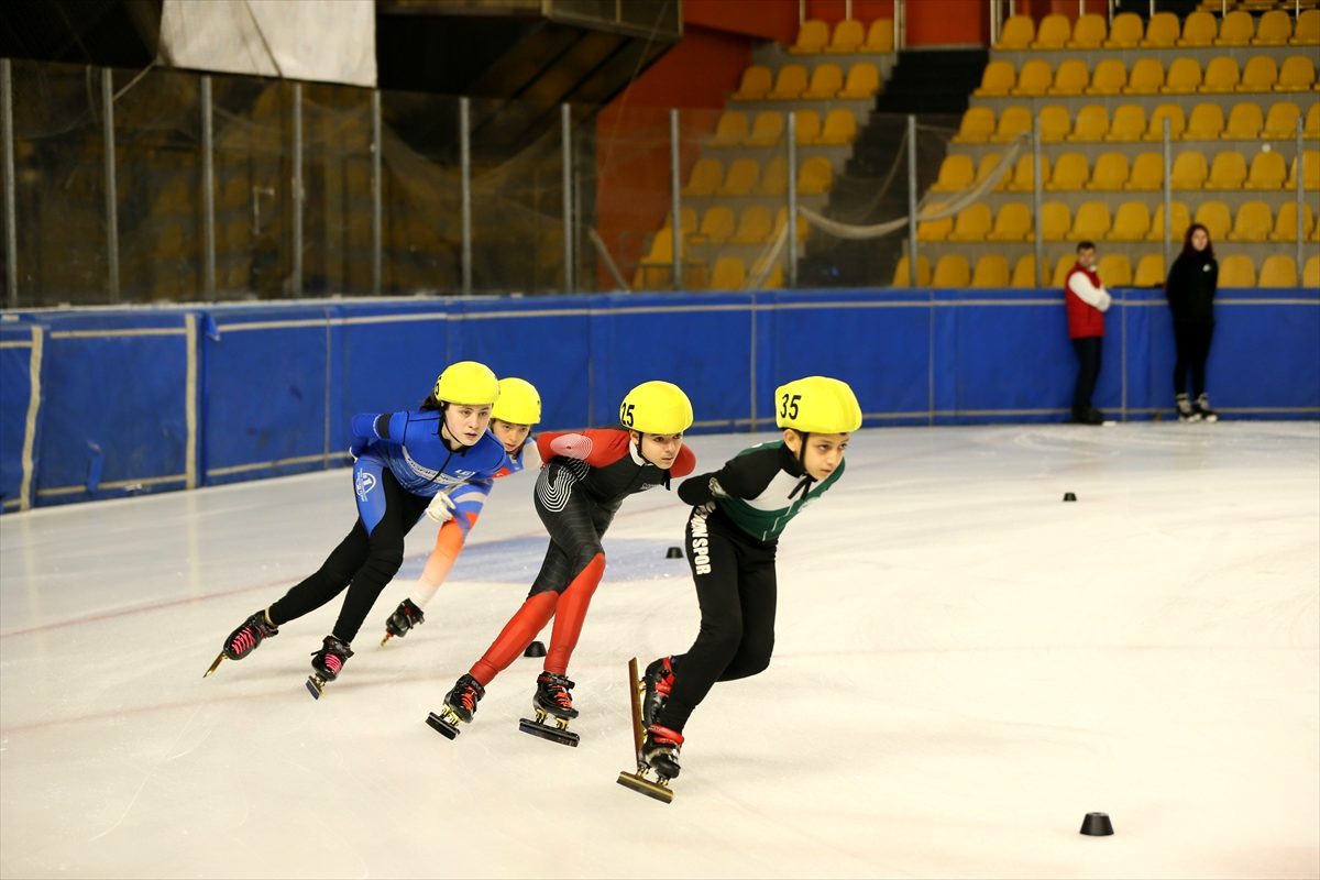 Short Track Federasyon Kupası-3 yarışları Kocaeli\'de başladı