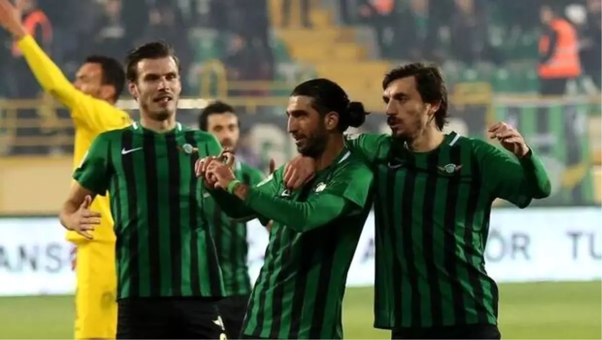 Akhisarspor bir bir eriyor