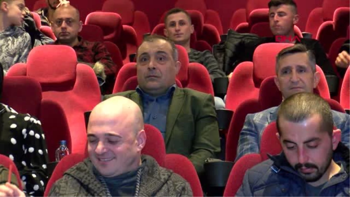 Antalya valisi ve protokolü \'türkler geliyor\' filmini izledi