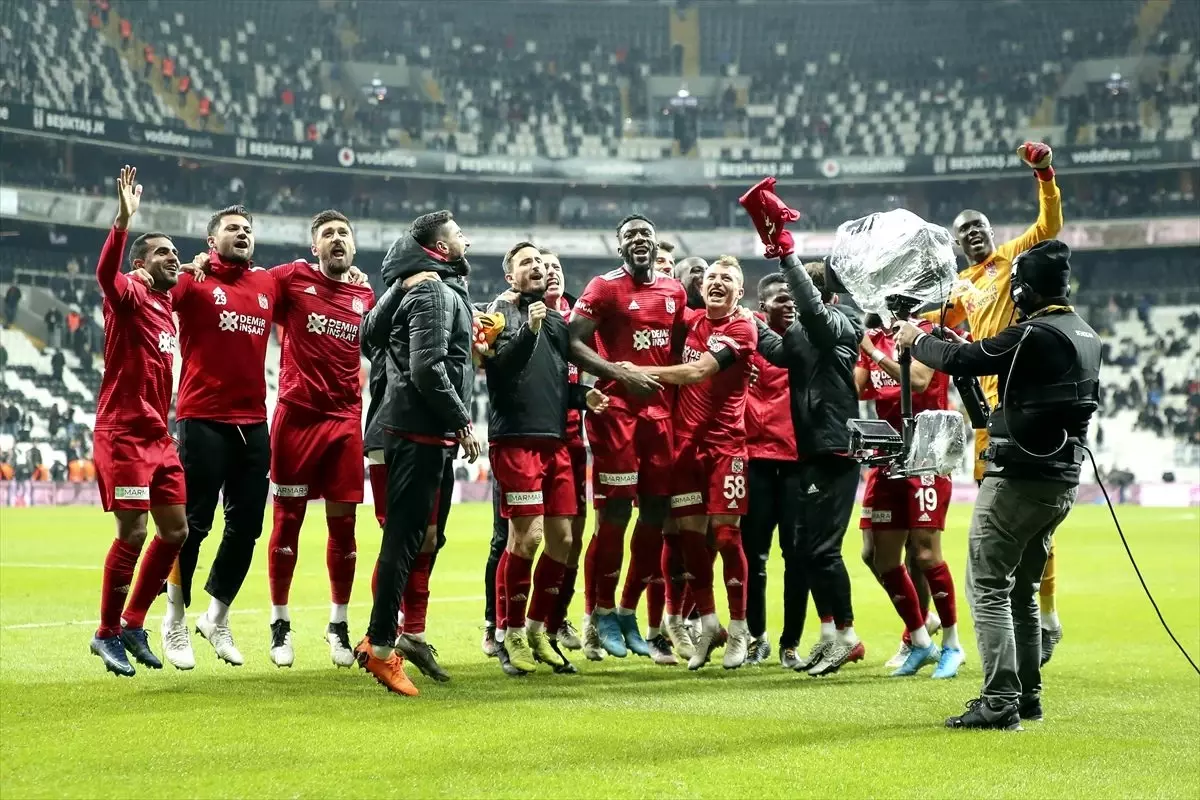 Beşiktaş, lider Sivasspor karşısında tutunamadı