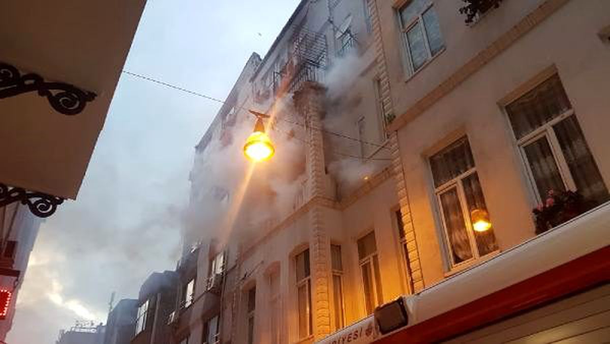 Beyoğlu\'nda otelde yangın