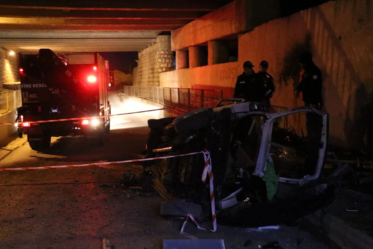 Bolu\'da takla atan otomobil istinat duvarına çarptı: 2 ölü
