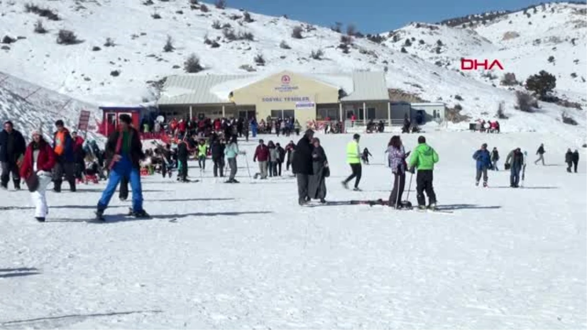 Denizli\'nin ikinci beyaz cennetinde yarıyıl tatili yoğunluğu