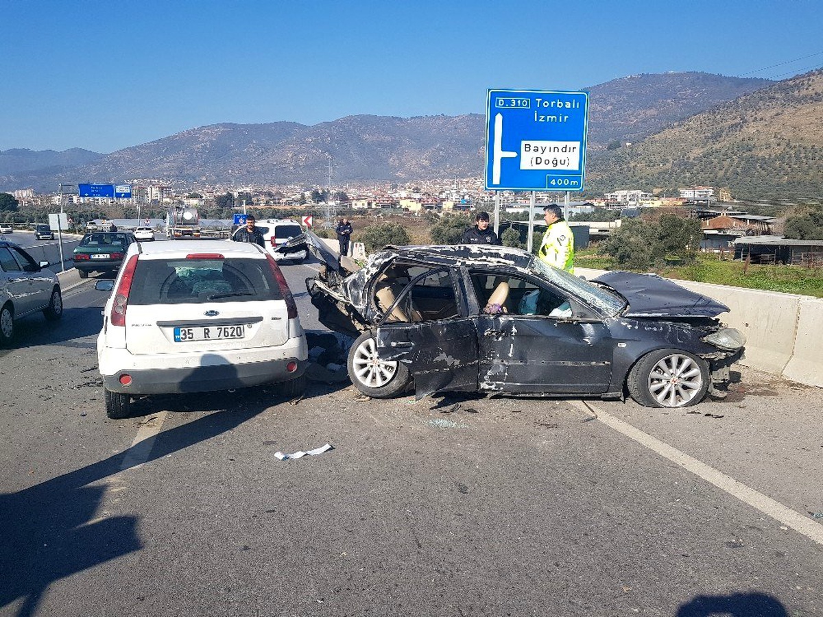 Dikkatsizlik kaza getirdi: 3\'ü ağır 8 yaralı