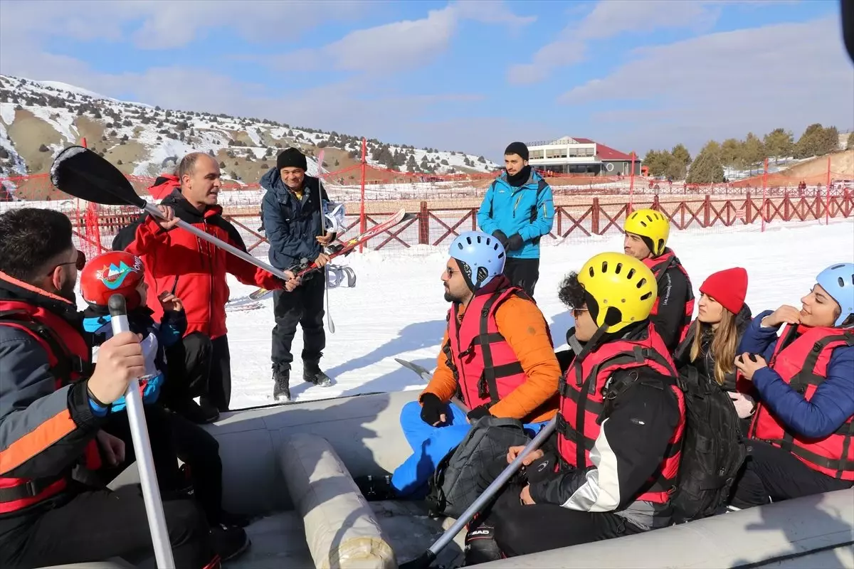 Erzincan\'da karda rafting heyecanı