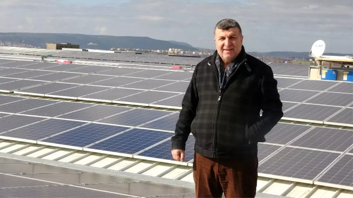 Fabrikanın çatısına kurduğu güneş enerjisiyle her ay 100 bin lira kazanıyor