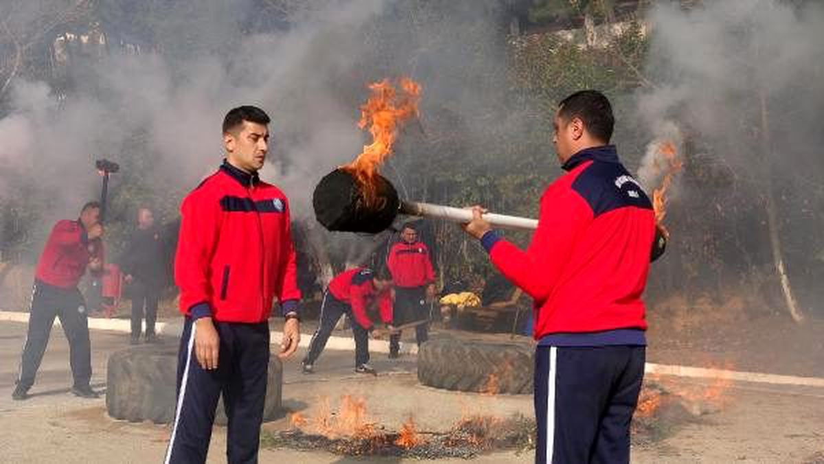 İtfaiye erlerine komando eğitimi