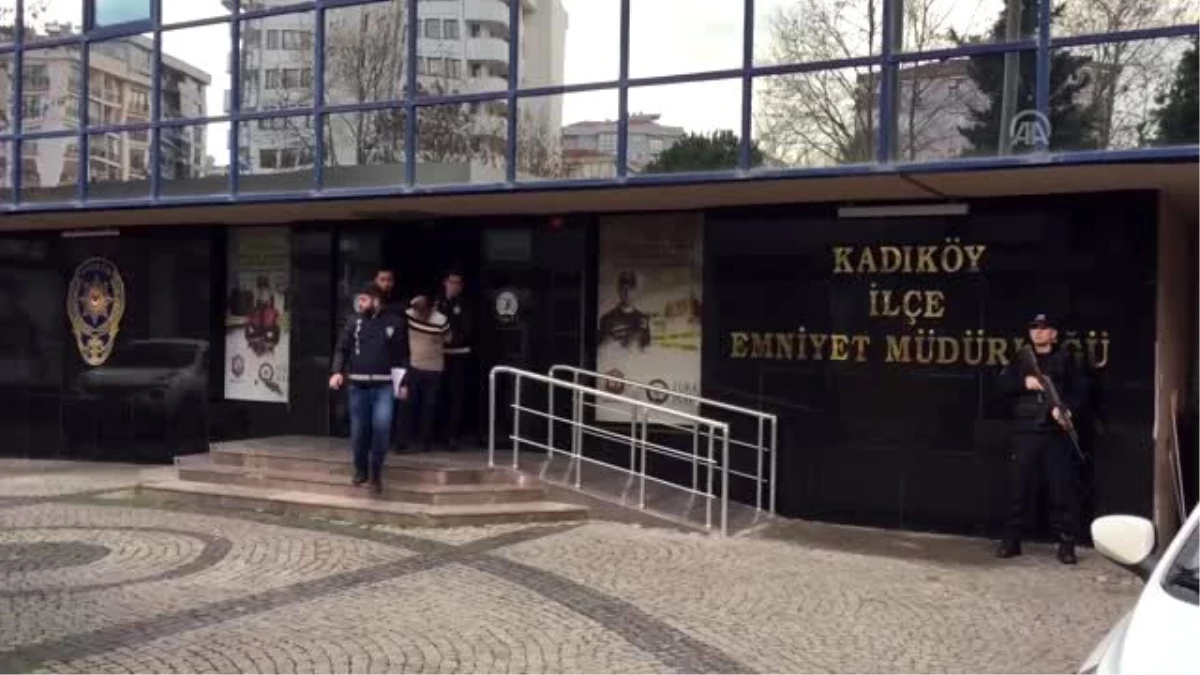 Kadıköy\'de annesi ve eşini silahla öldüren zanlı adliyeye sevk edildi