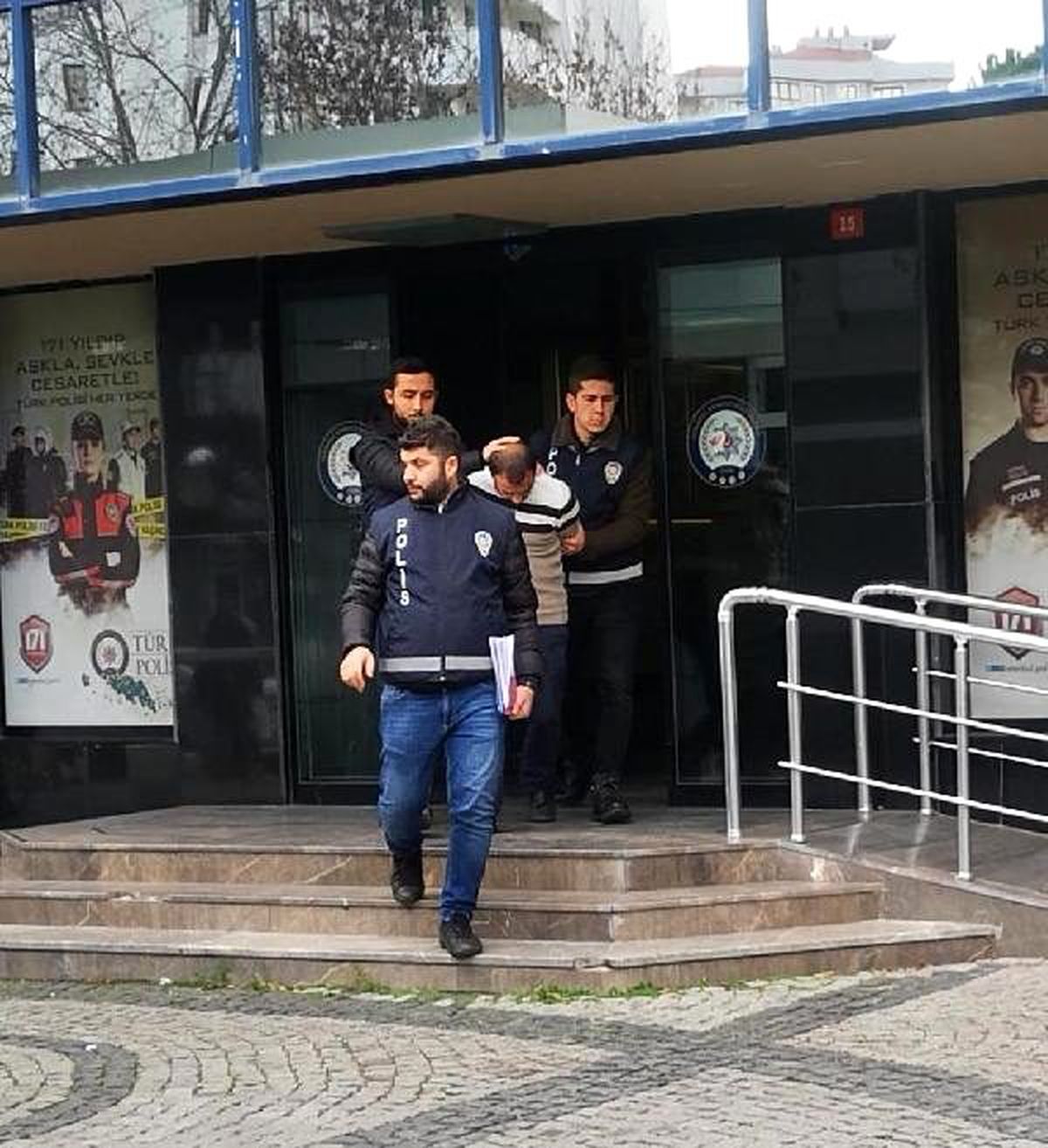 Kadıköy\'de eşi ve annesini öldüren şüpheli adliyeye sevk edildi