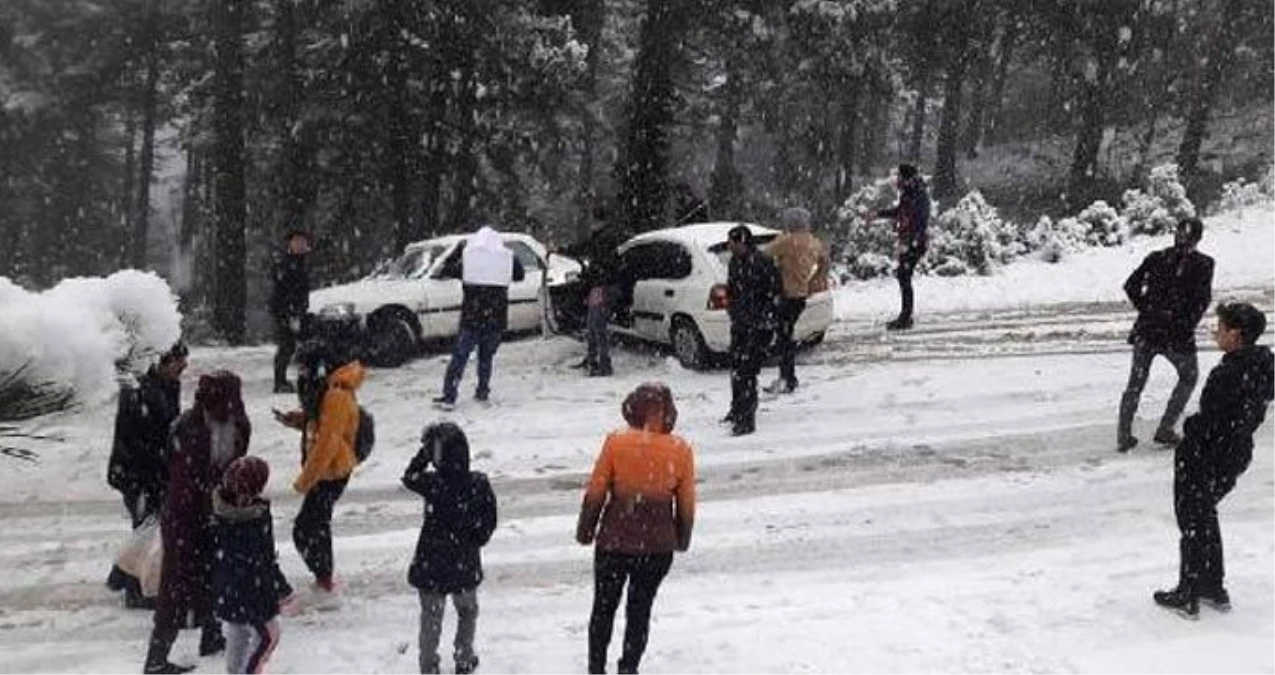 Kar görmek için yaylaya giden 200 kişi dönüş yolunda mahsur kaldı