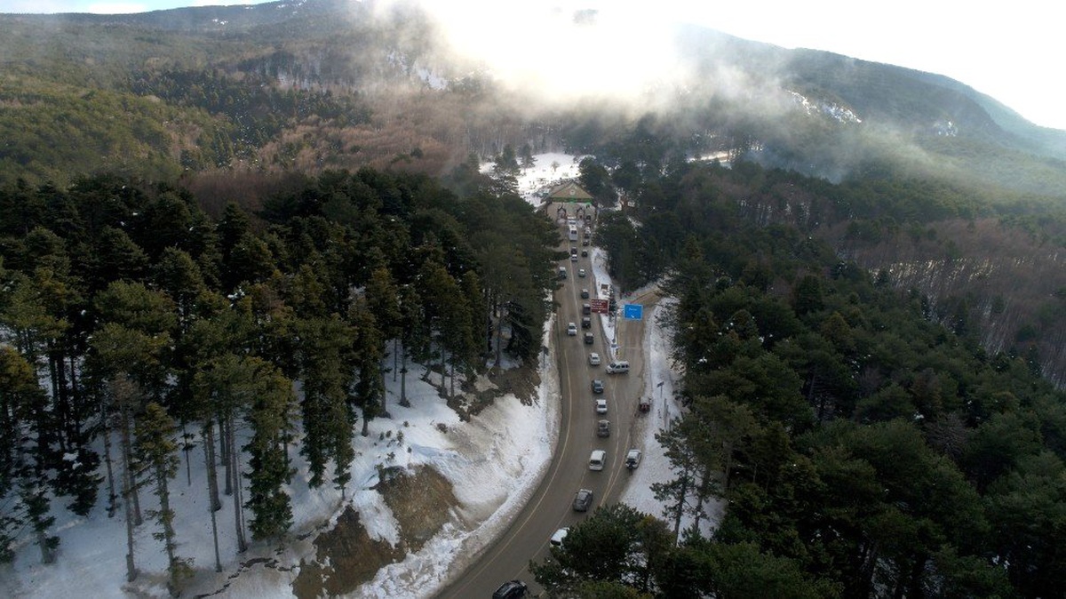 Karayolunda 2 kilometre, teleferikte ise metrelerce Uludağ kuyruğu