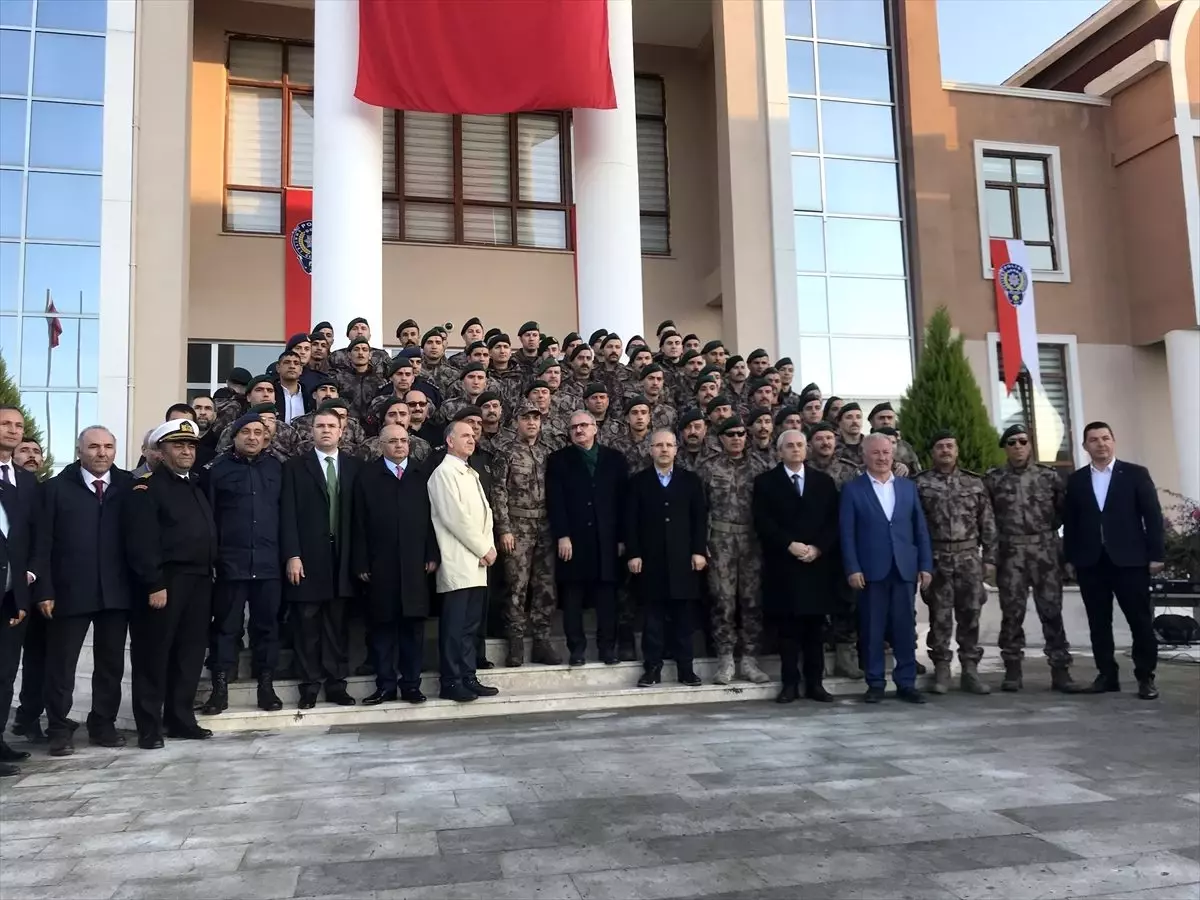 Özel harekat polisleri Antalya\'dan Barış Pınarı Harekatı bölgesine uğurlandı