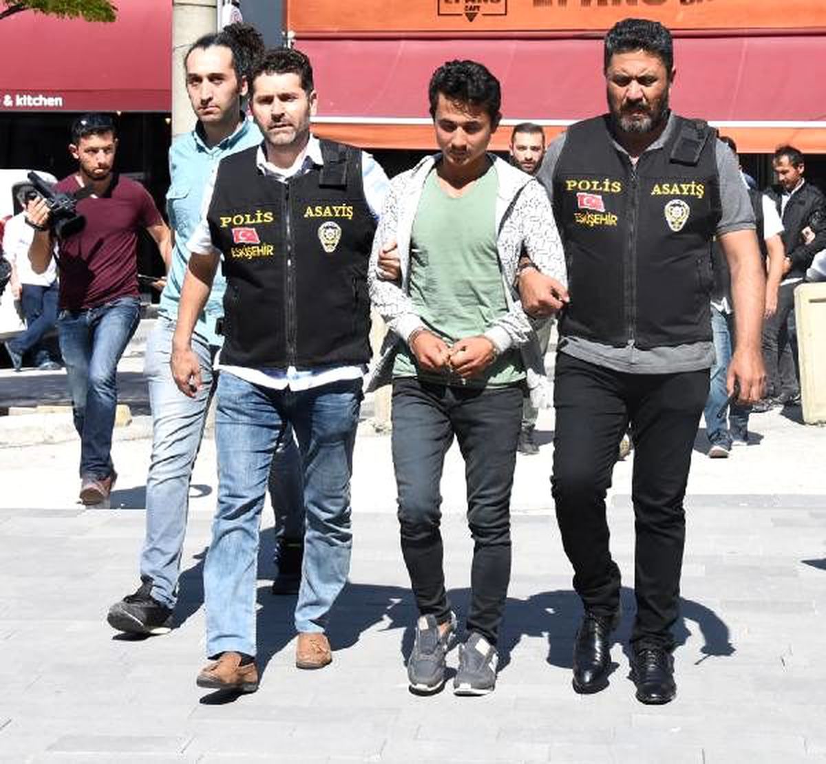 Afgan genci öldürüp, parçaladığı cesedini valize koyan sanığa 18 yıl hapis