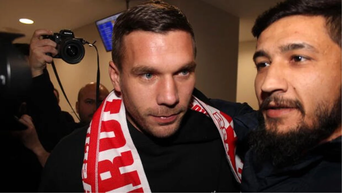 Antalyaspor\'dan Podolski\'den eski takımına duygusal veda