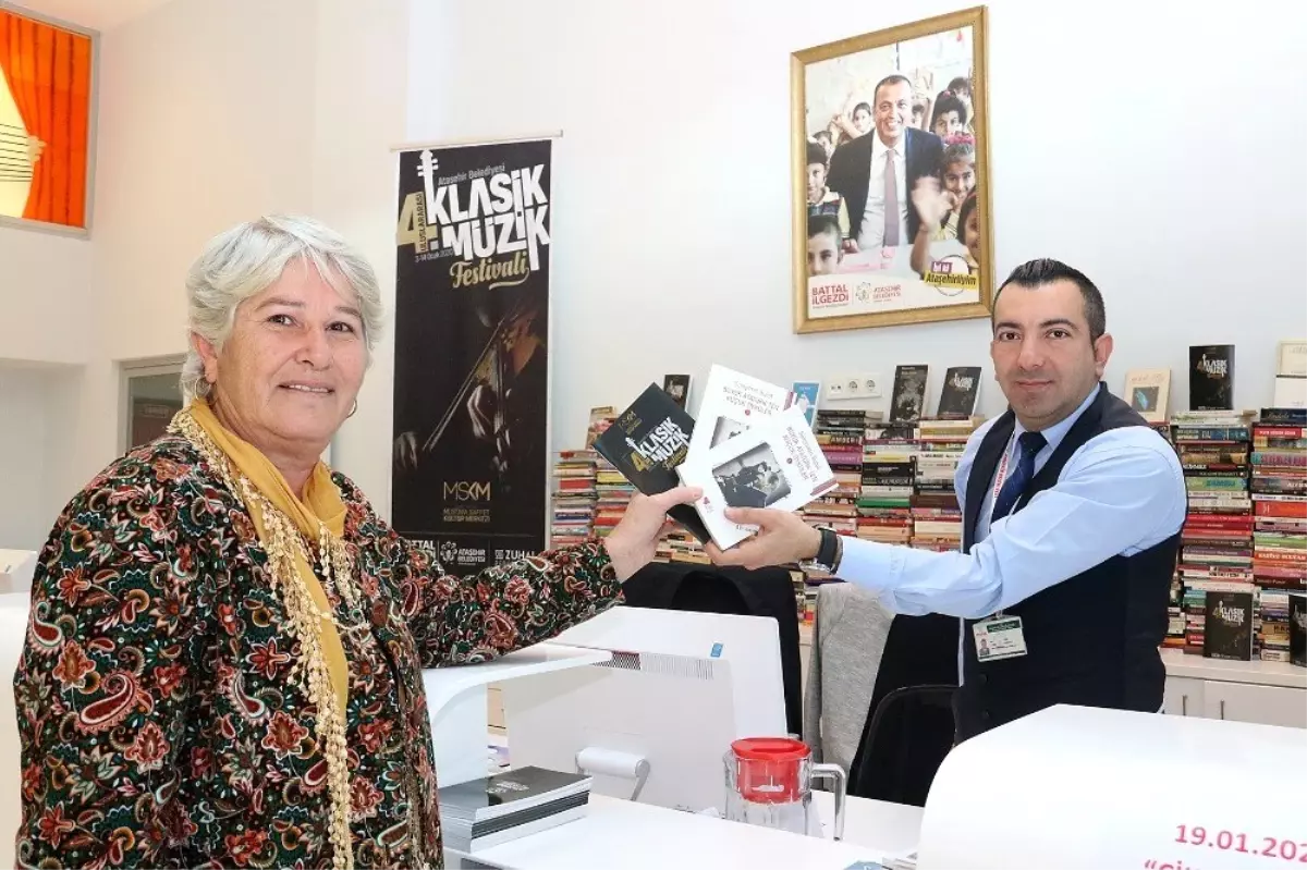 Ataşehir\'de klasik müzik festivali\'nde "bir kitap, bir bilet" kampanyasıyla bin kitap toplandı