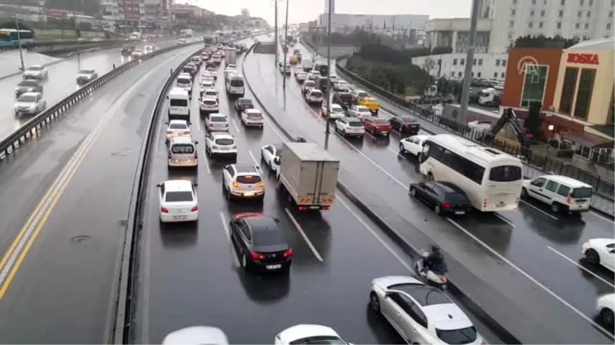 Avcılar\'da zincirleme trafik kazası ulaşımı aksattı