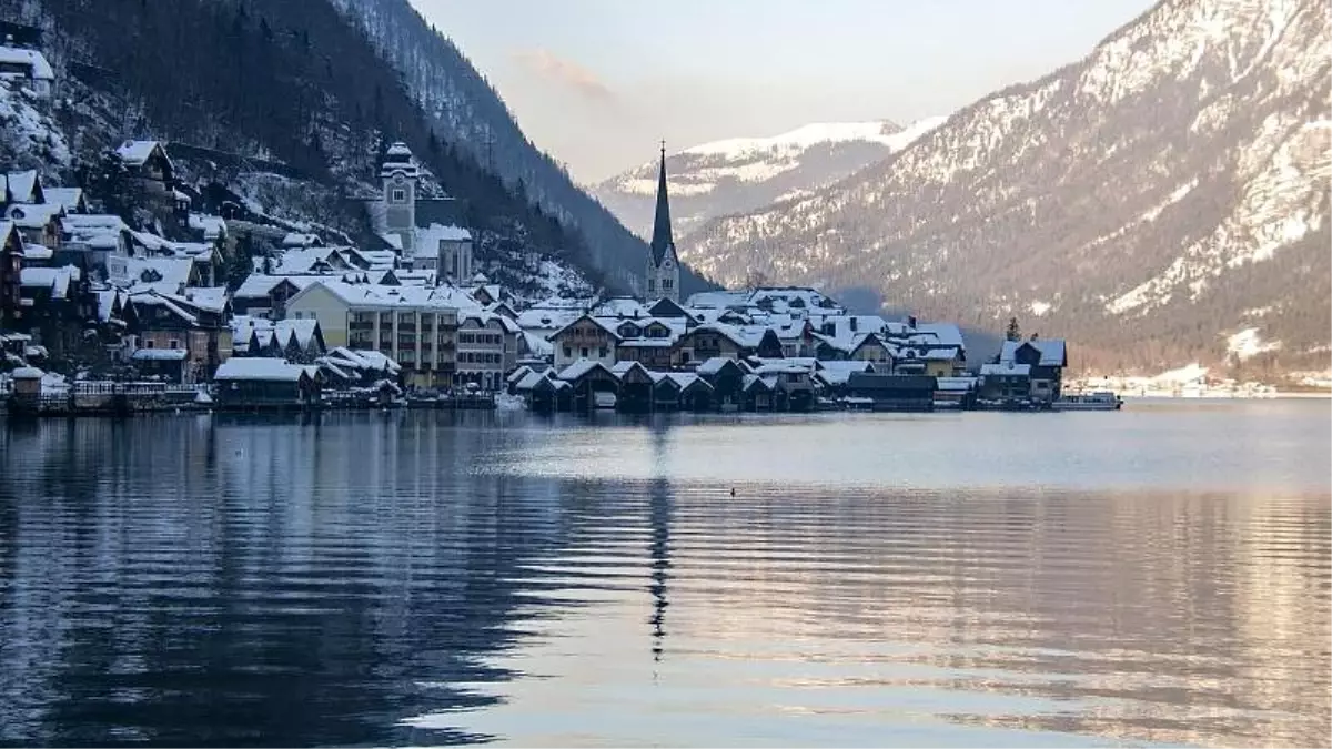 Avusturya\'nın \'popüler\' kasabası Hallstatt turist sayısını azaltmak için önlem alıyor