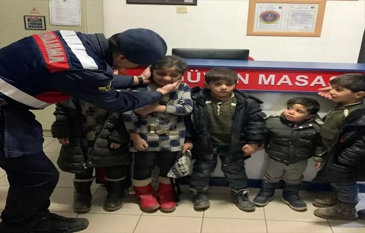 Balıkesir\'de Afganistan uyruklu 25 düzensiz göçmen yakalandı