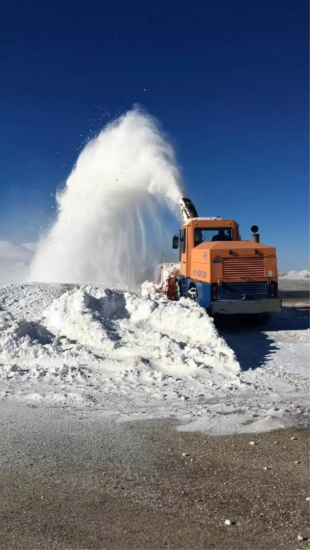 Elazığ\'da 73 köy yolu kardan kapandı