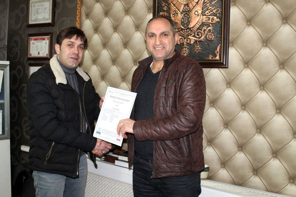 Emlakçılar mesleki yeterlilik belgelerini aldılar