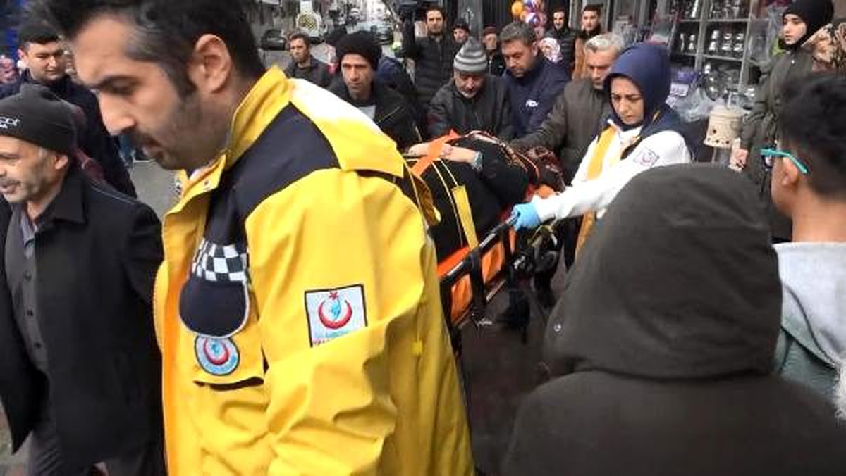 Esenyurt\'ta otomobilin çarptığı yaşlı çift yaralandı