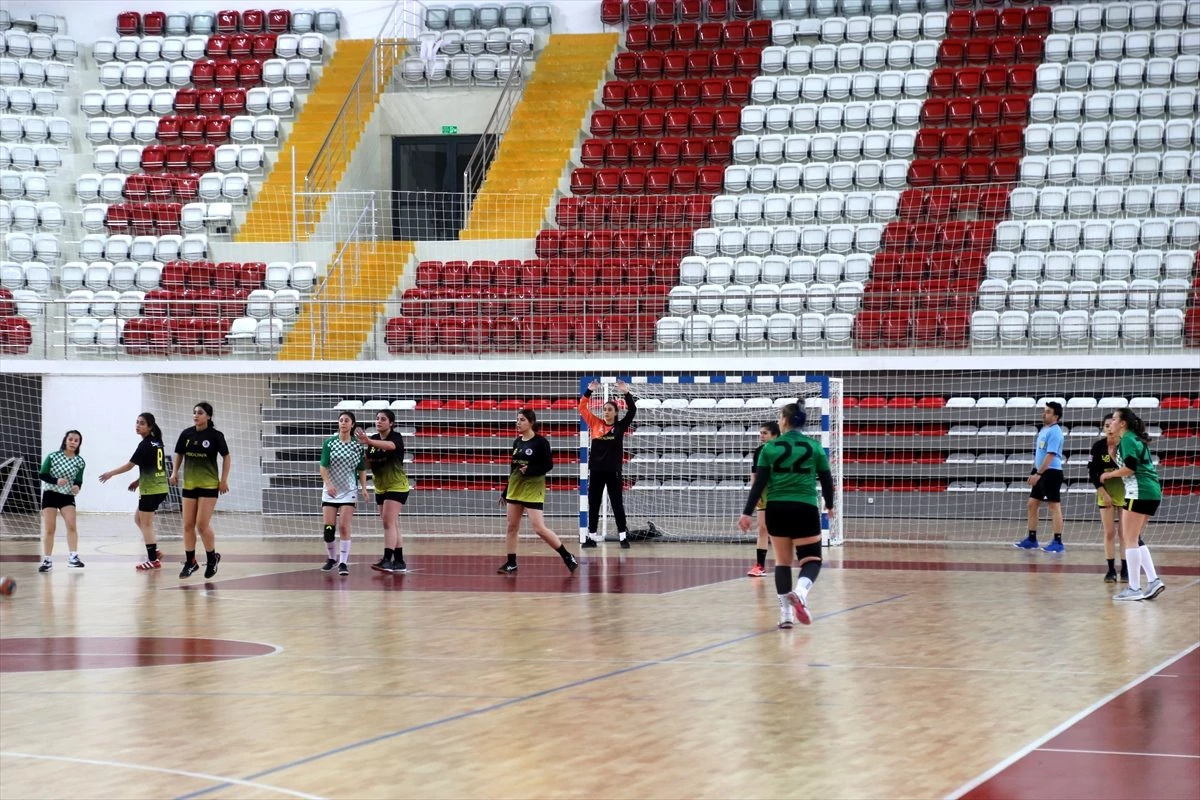 Genç Kızlar Hentbol Kulüpler Türkiye Şampiyonası, Sivas\'ta başladı