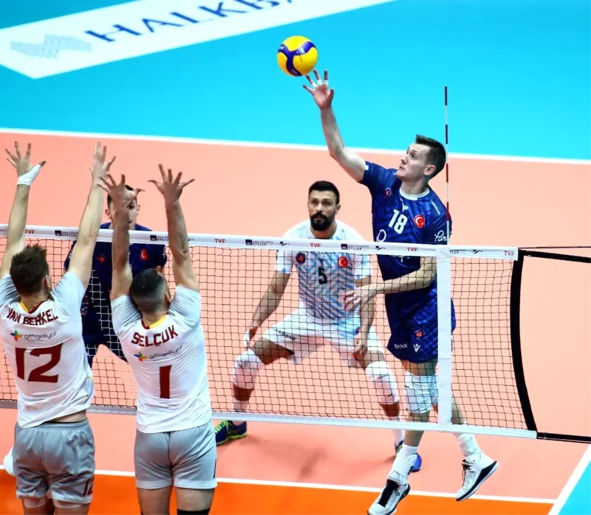 Halkbank, Galatasaray\'a konuk oluyor