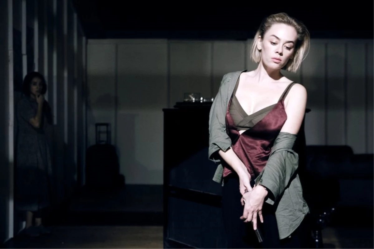 Hedda Gabler oyununda Demet Evgar rüzgarı