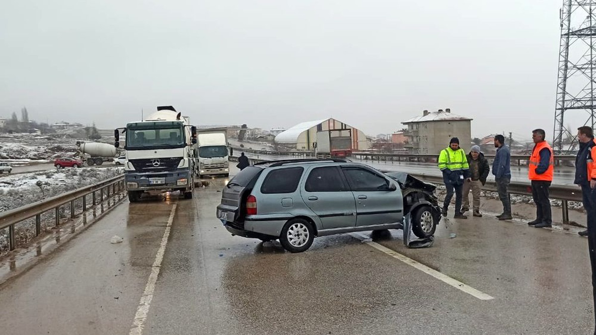 Kırıkkale\'de trafik kazaları: 1\'i çocuk 4 yaralı